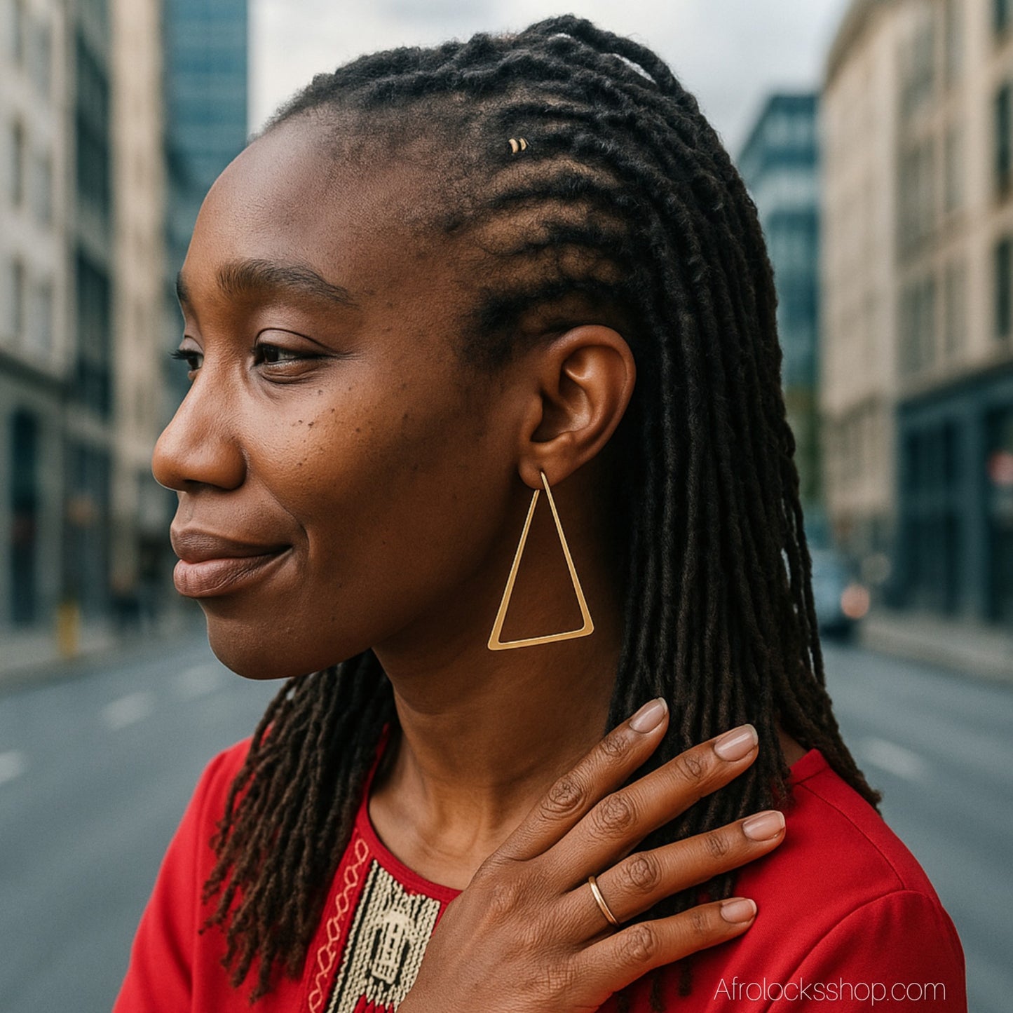 Boucles d’oreilles géométriques triangle – acier inoxydable doré – 6 cm