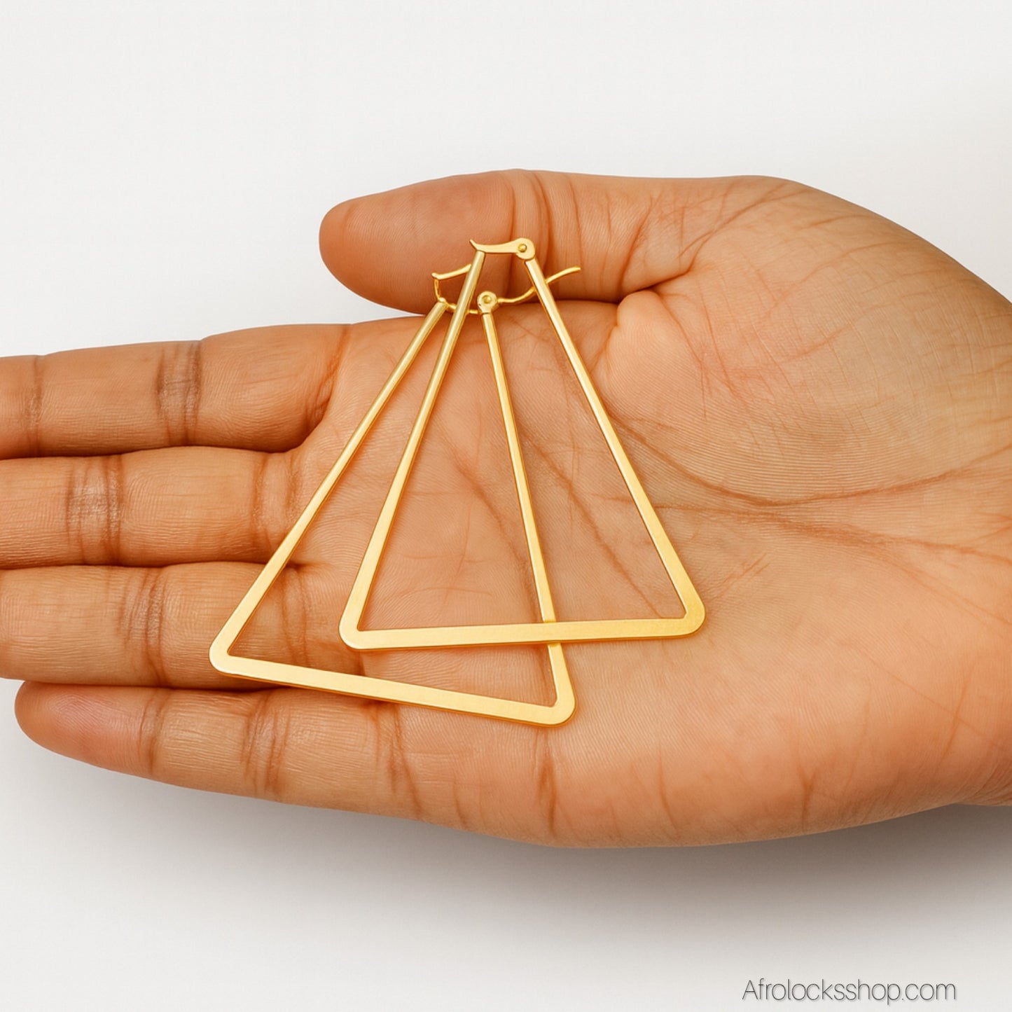 Boucles d’oreilles géométriques triangle – acier inoxydable doré – 6 cm