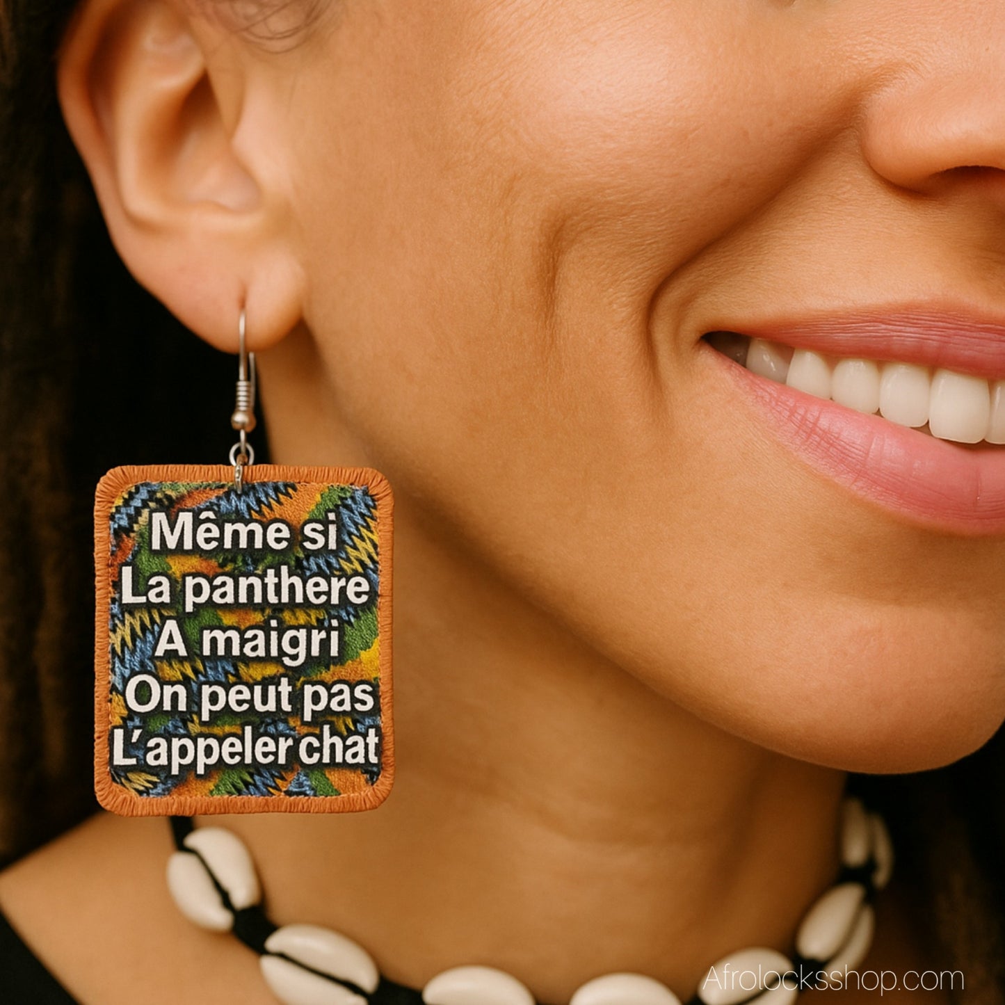 Boucles d’oreilles – Proverbe ivoirien « Même si la panthère a maigri… » – design AfroLocksShop – 6×5 cm