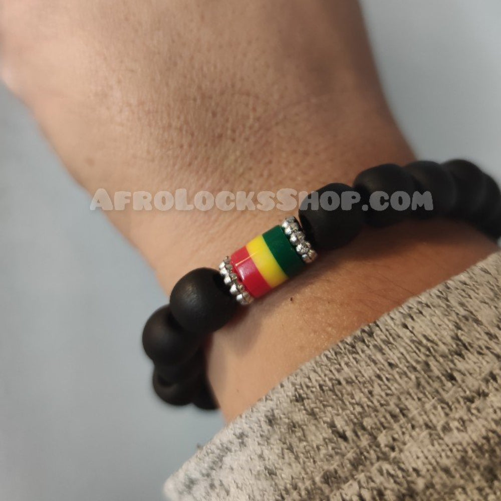 Bracelet en grosses perles noires et aux couleurs rasta