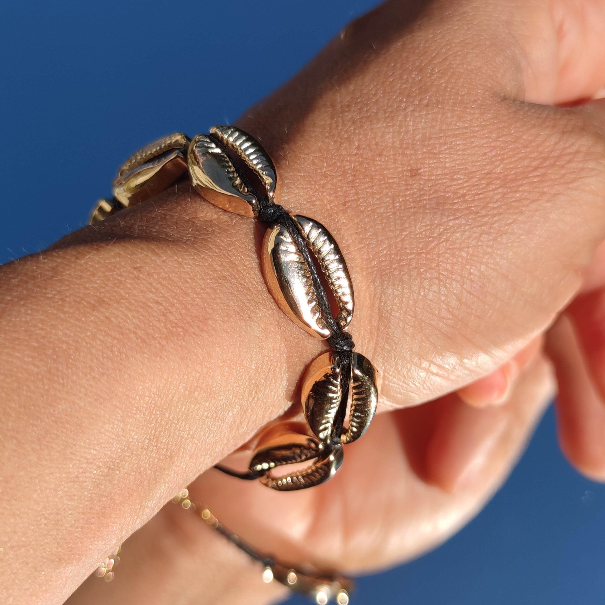 Bracelet cheville poignet - multi-rangs perles de coquillages cauris bijou ethnique