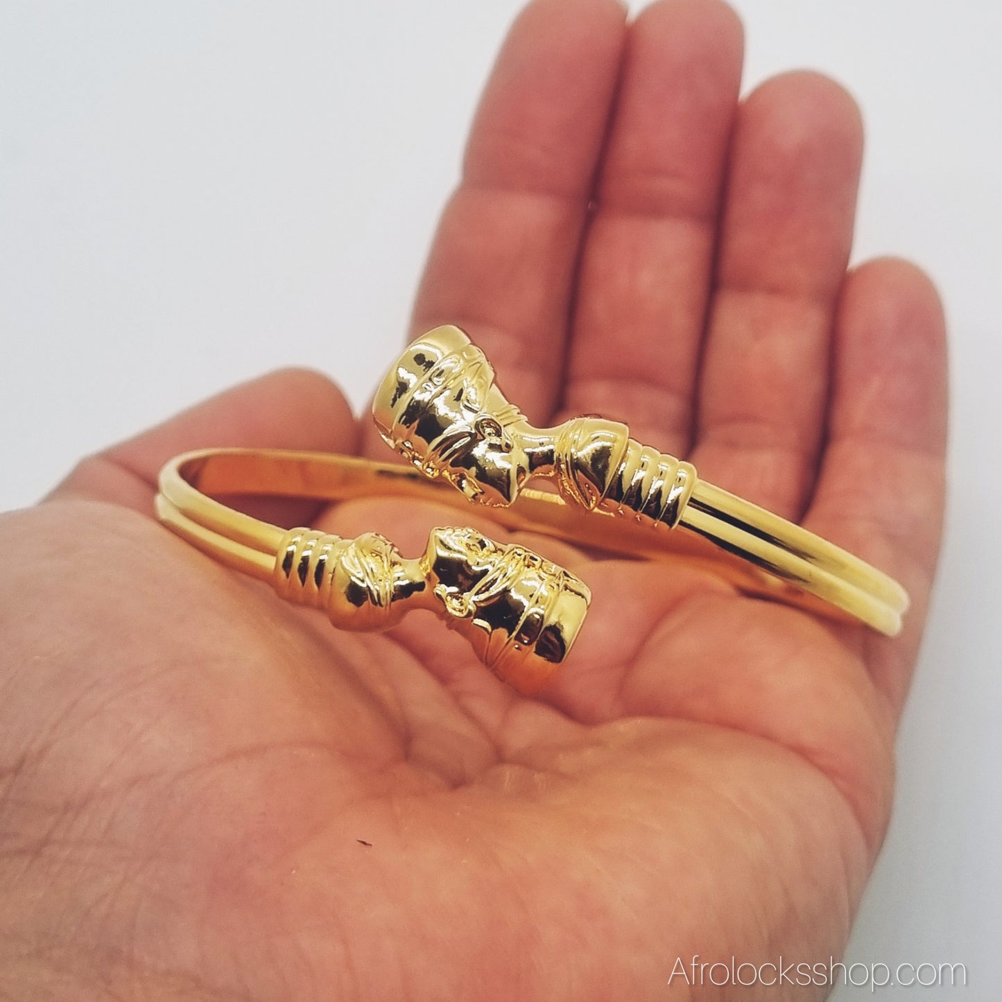 Bracelet Nefertiti – acier inoxydable 316L doré, jonc ajustable (unisexe)