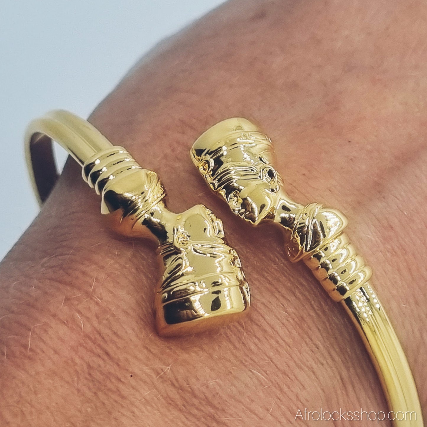 Bracelet Nefertiti – acier inoxydable 316L doré, jonc ajustable (unisexe)