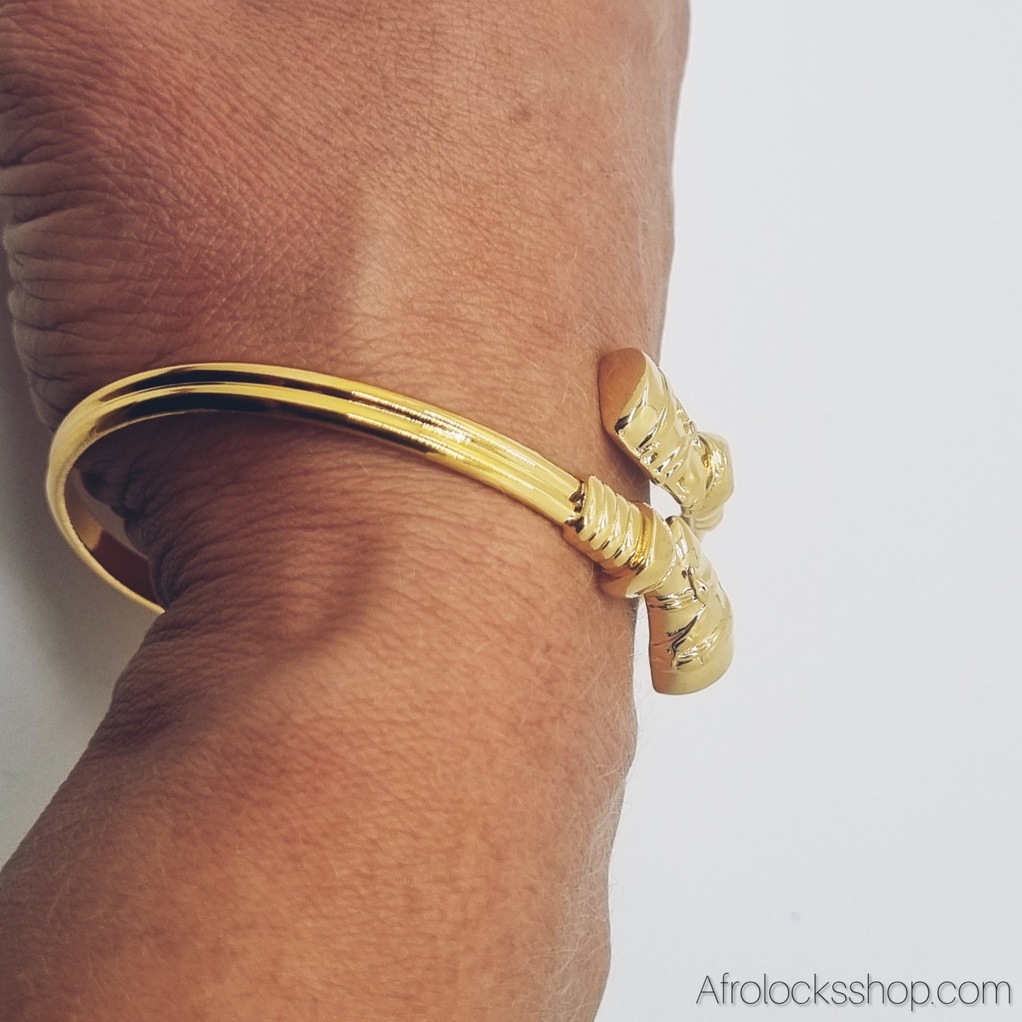 Bracelet Nefertiti – acier inoxydable 316L doré, jonc ajustable (unisexe)