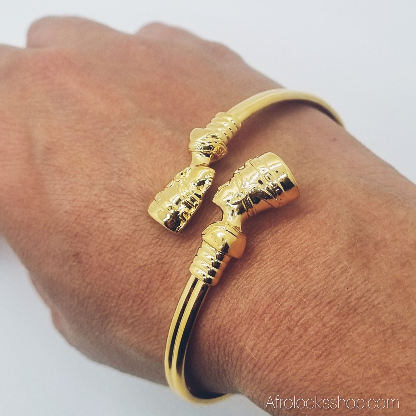 Bracelet Nefertiti – acier inoxydable 316L doré, jonc ajustable (unisexe)