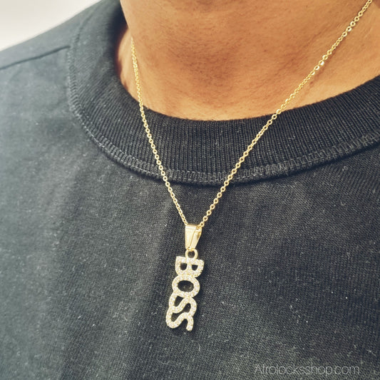 Collier BOSS ✨ – acier inoxydable doré + chaîne 50 cm