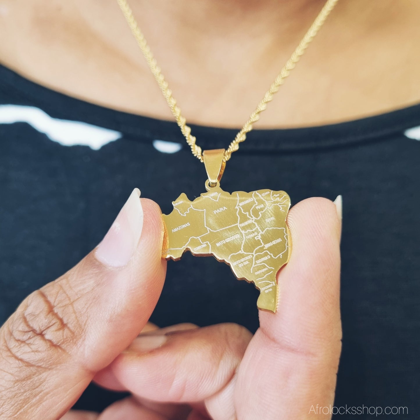 Collier « Carte du Brésil » – Acier inoxydable 316L doré (chaîne 50 cm)
