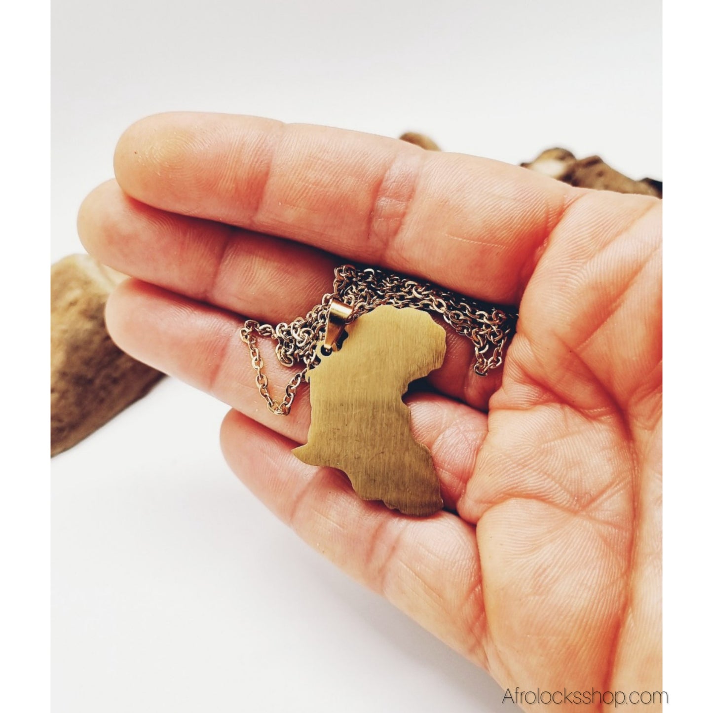 Collier carte d’Afrique – Angola 🇦🇴 en acier inoxydable 316L (chaîne 50 cm)