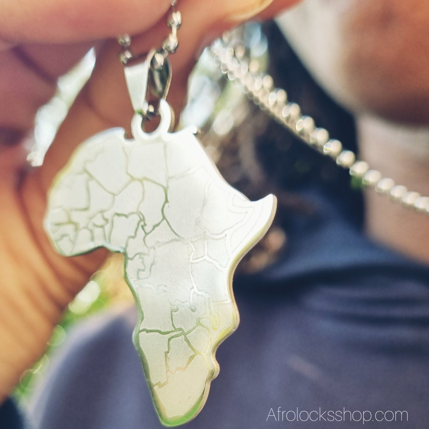 Collier Carte d’Afrique – Acier inoxydable 316L (chaîne billes 60 cm) 🌍