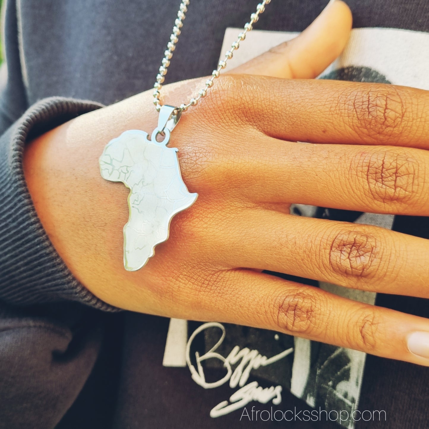 Collier Carte d’Afrique – Acier inoxydable 316L (chaîne billes 60 cm) 🌍