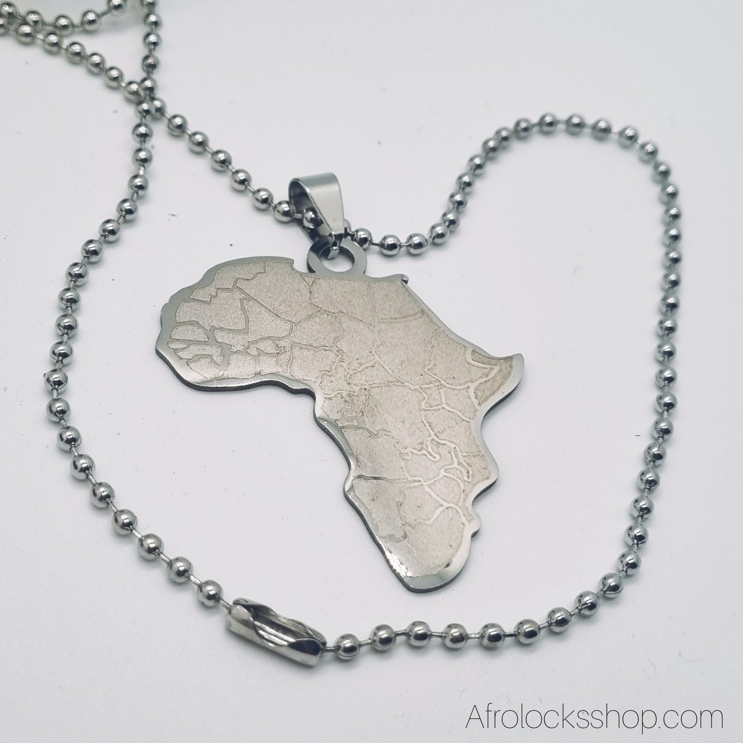 Collier Carte d’Afrique – Acier inoxydable 316L (chaîne billes 60 cm) 🌍
