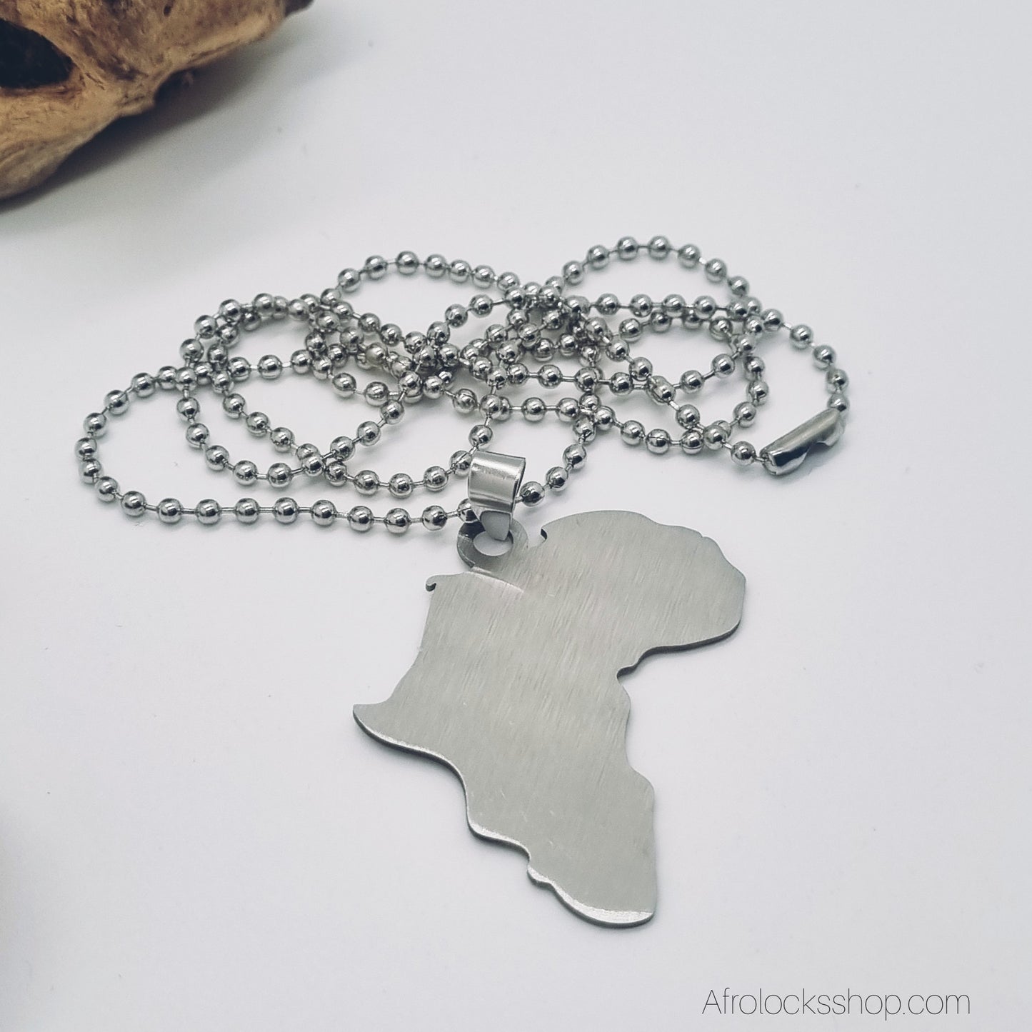 Collier Carte d’Afrique – Acier inoxydable 316L (chaîne billes 60 cm) 🌍