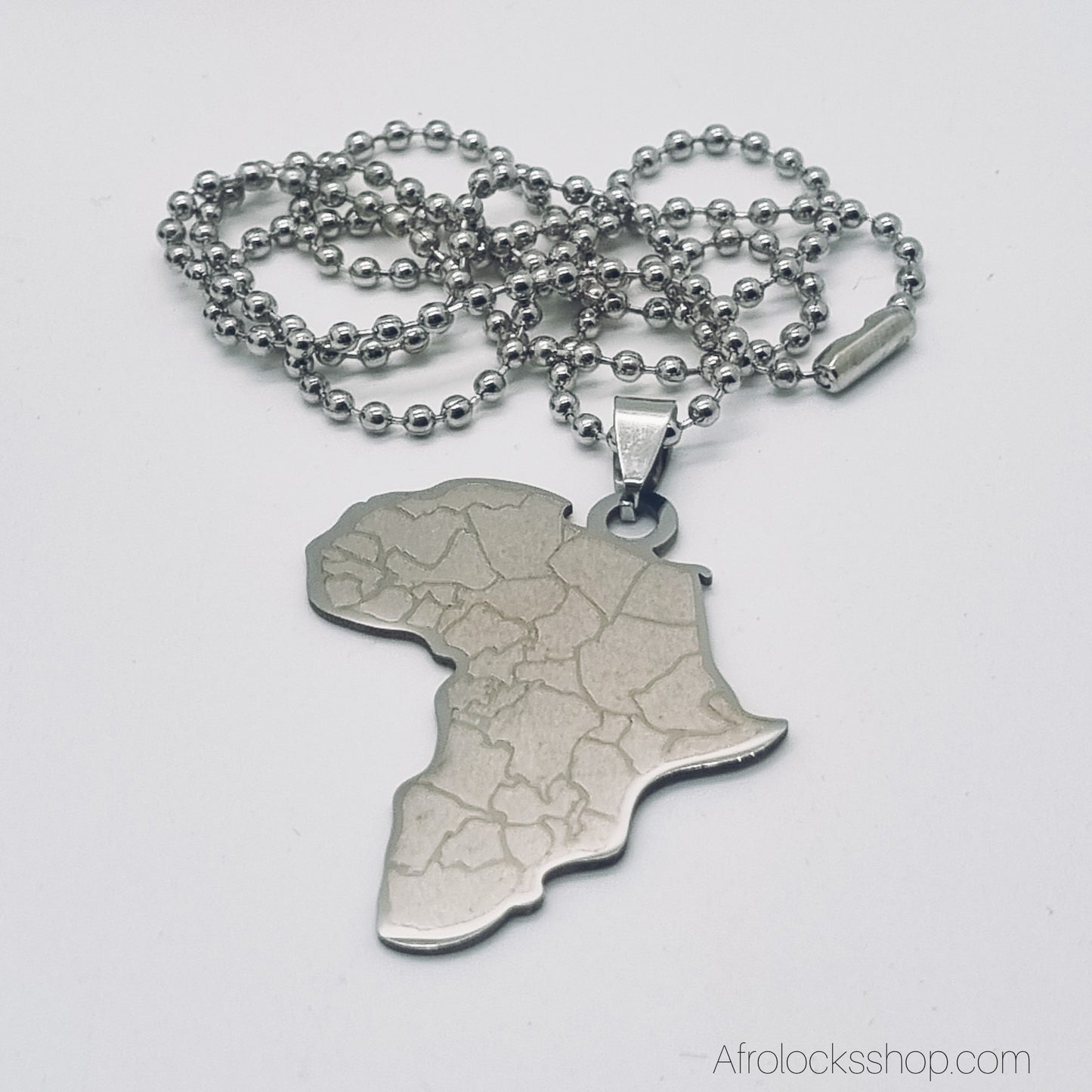 Collier Carte d’Afrique – Acier inoxydable 316L (chaîne billes 60 cm) 🌍