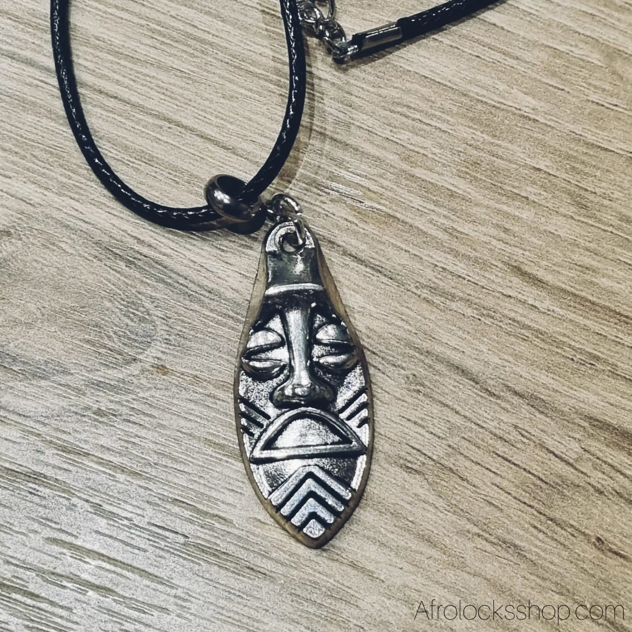 Collier_cordon_noir_masque_africain_pendentif_4 - Afro Locks Shop