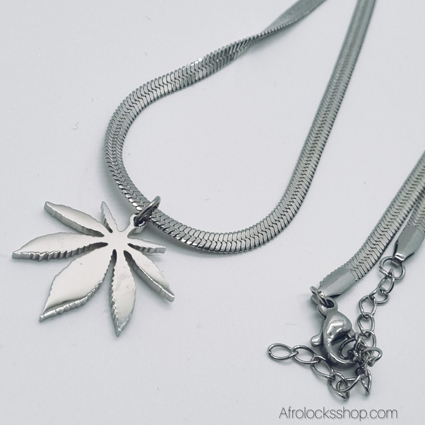Collier feuille en acier inoxydable 316L – doré ou argenté – chaîne 40–45 cm 🌿