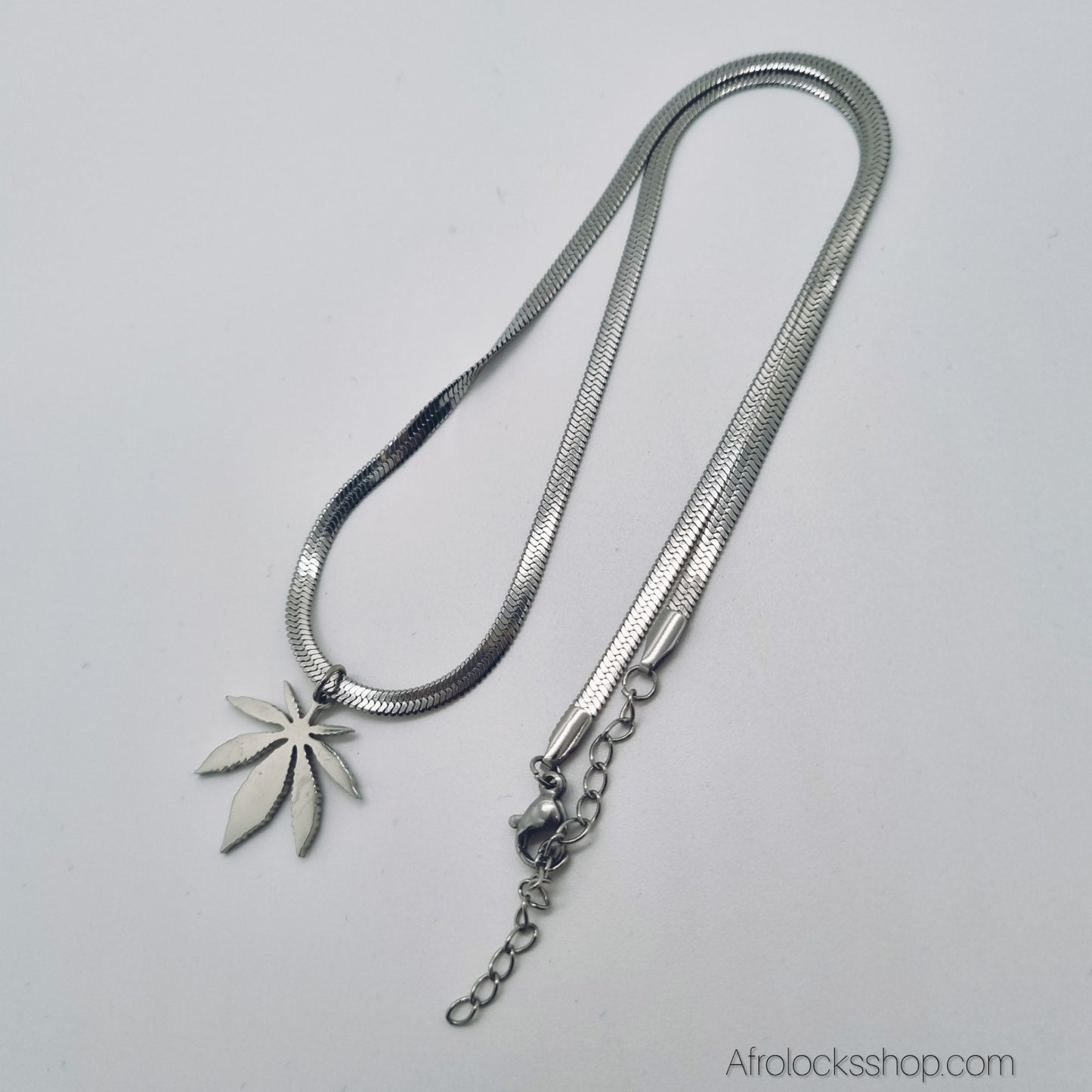 Collier feuille en acier inoxydable 316L – doré ou argenté – chaîne 40–45 cm 🌿