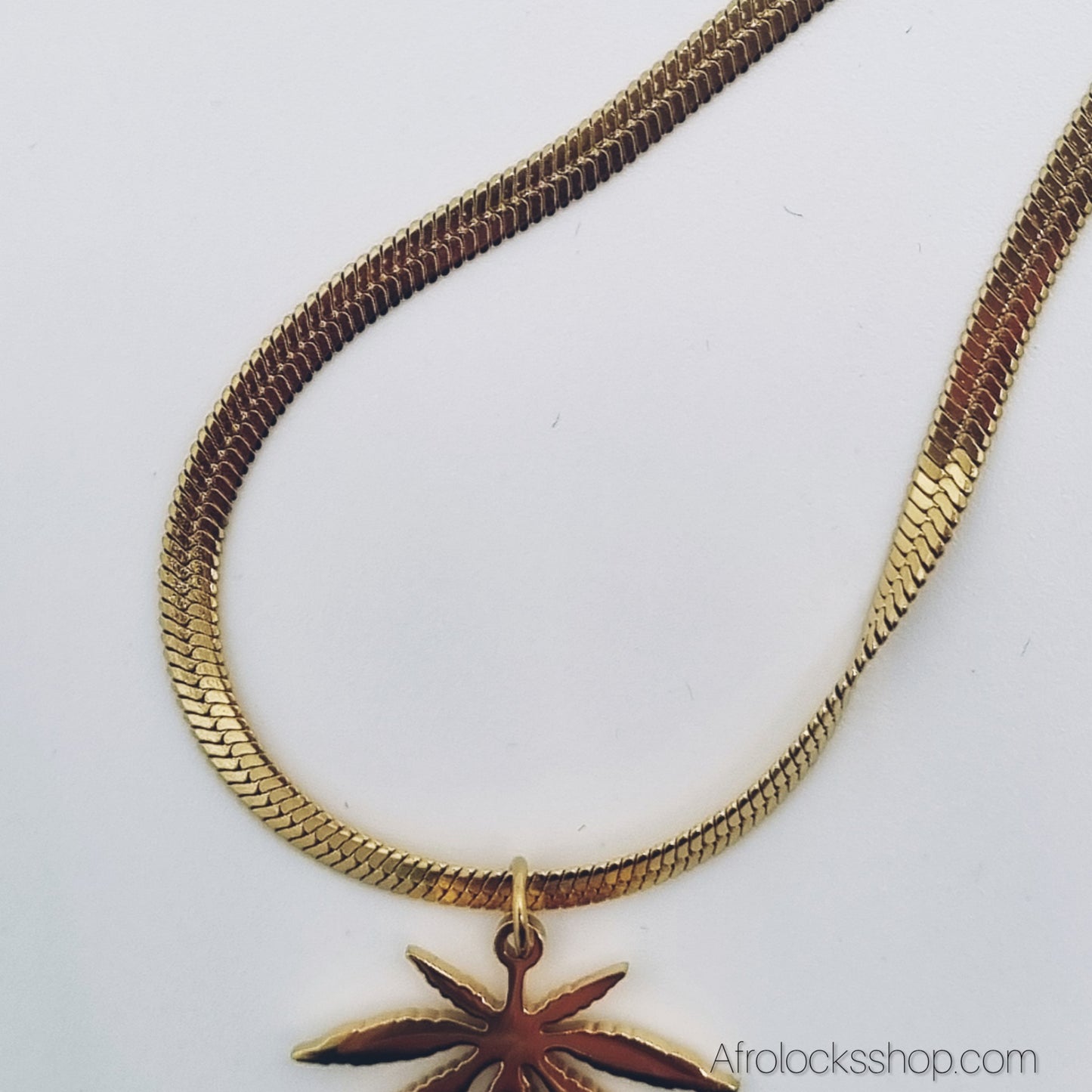 Collier feuille en acier inoxydable 316L – doré ou argenté – chaîne 40–45 cm 🌿