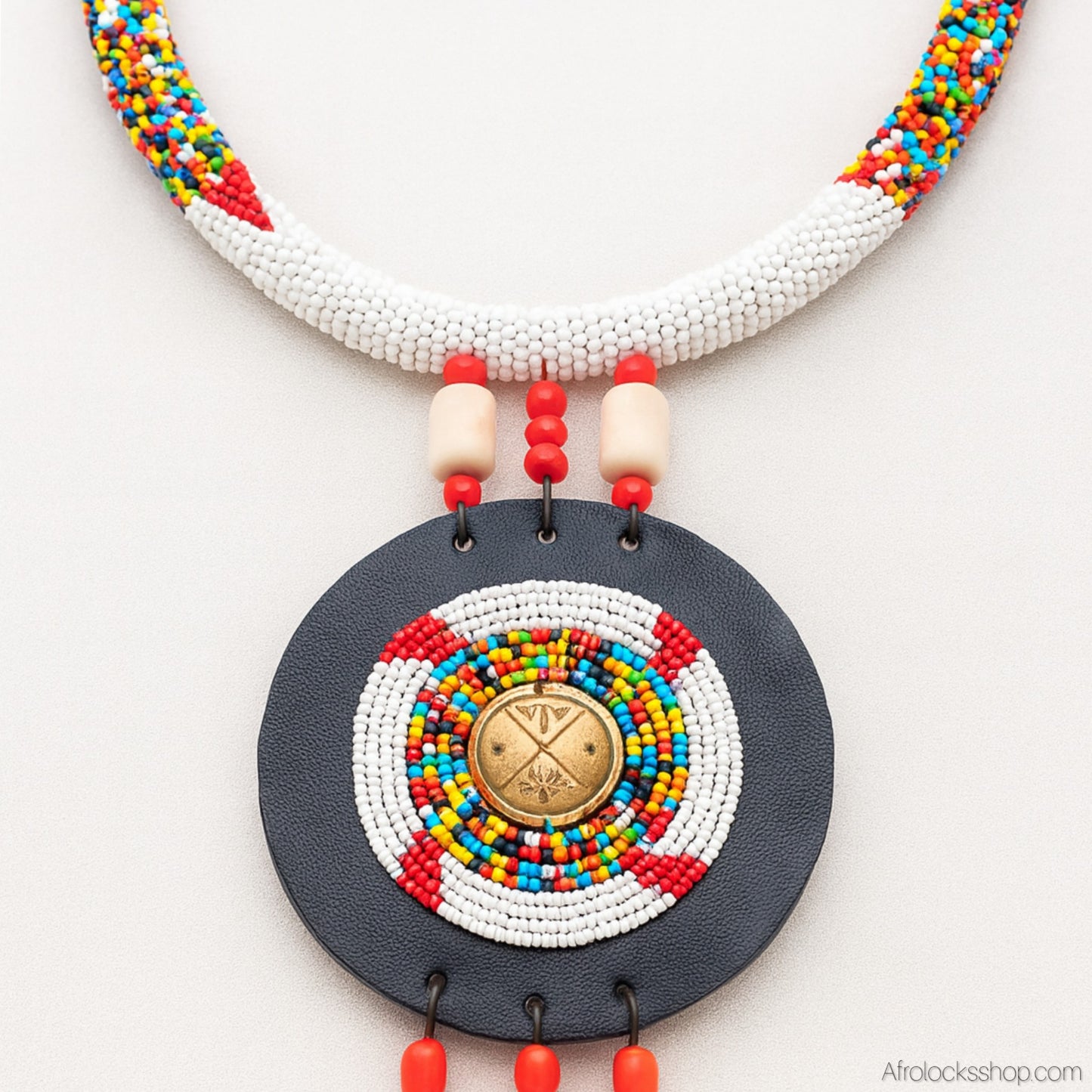 Collier plastron Maasai artisanal – cuir, laiton, crin & perles – 3 coloris