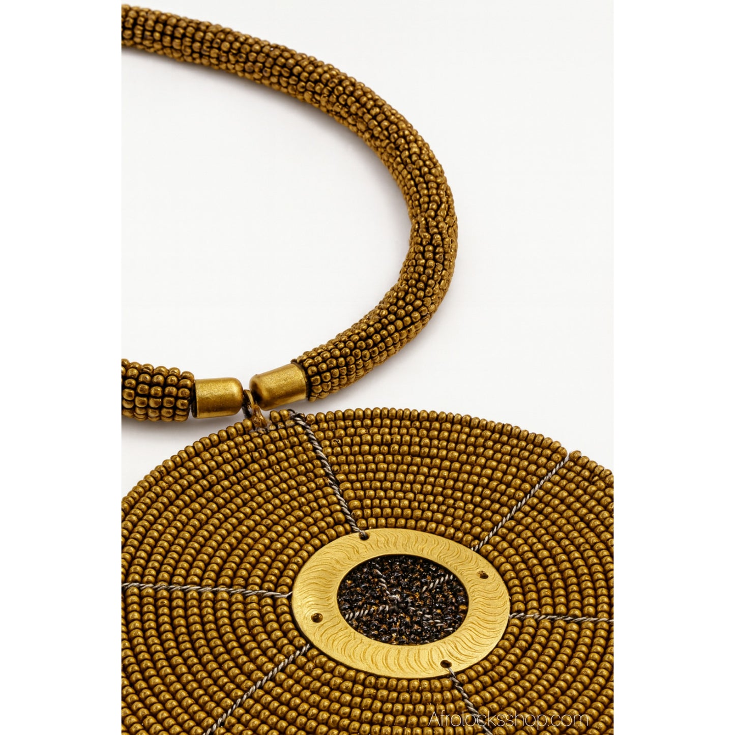 Collier disque perlé 12 cm – laiton & perles – fabrication artisanale Kenya (2 coloris)