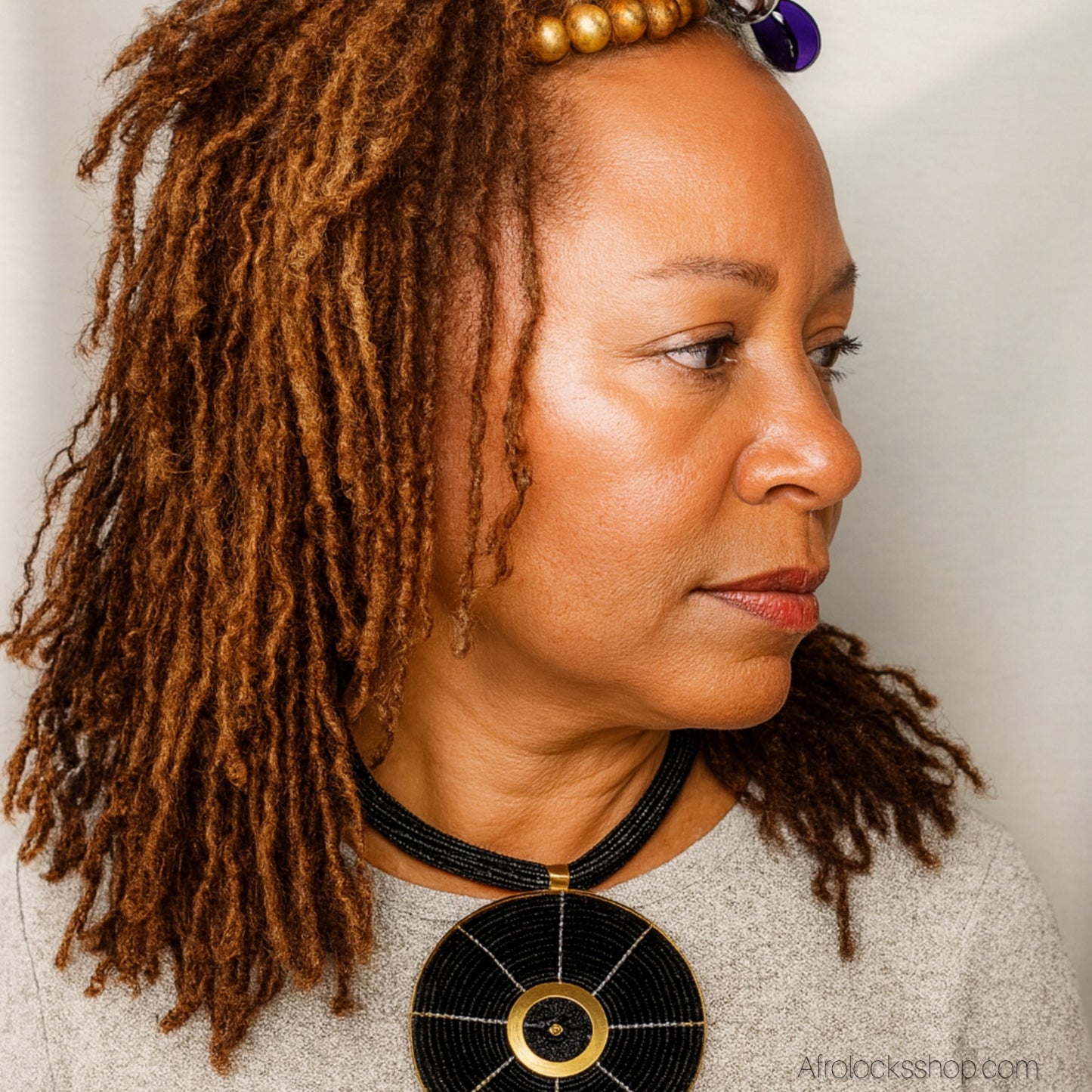 Collier disque perlé 12 cm – laiton & perles – fabrication artisanale Kenya (2 coloris)