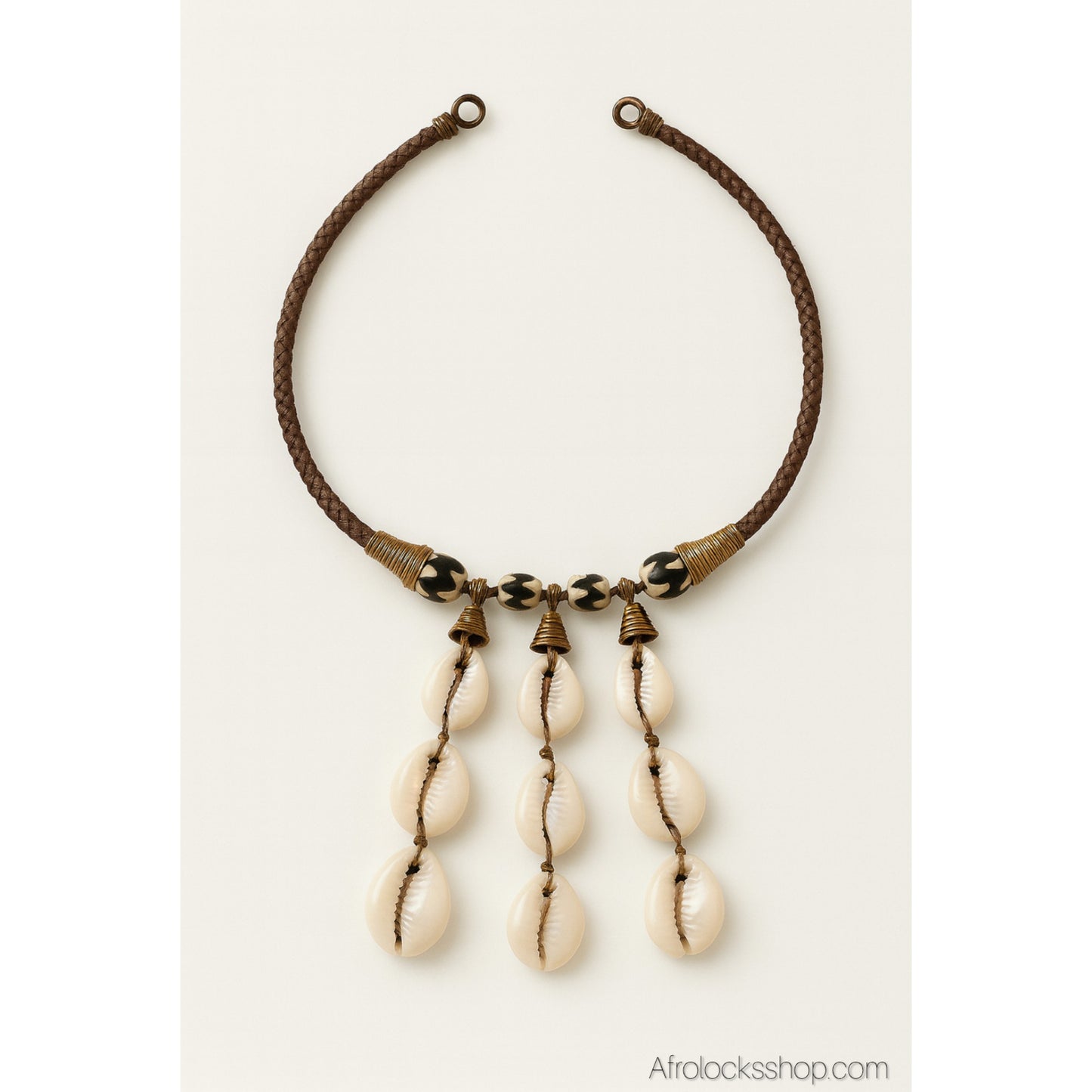 🌊 Collier à cauris – fabrication artisanale Kenya