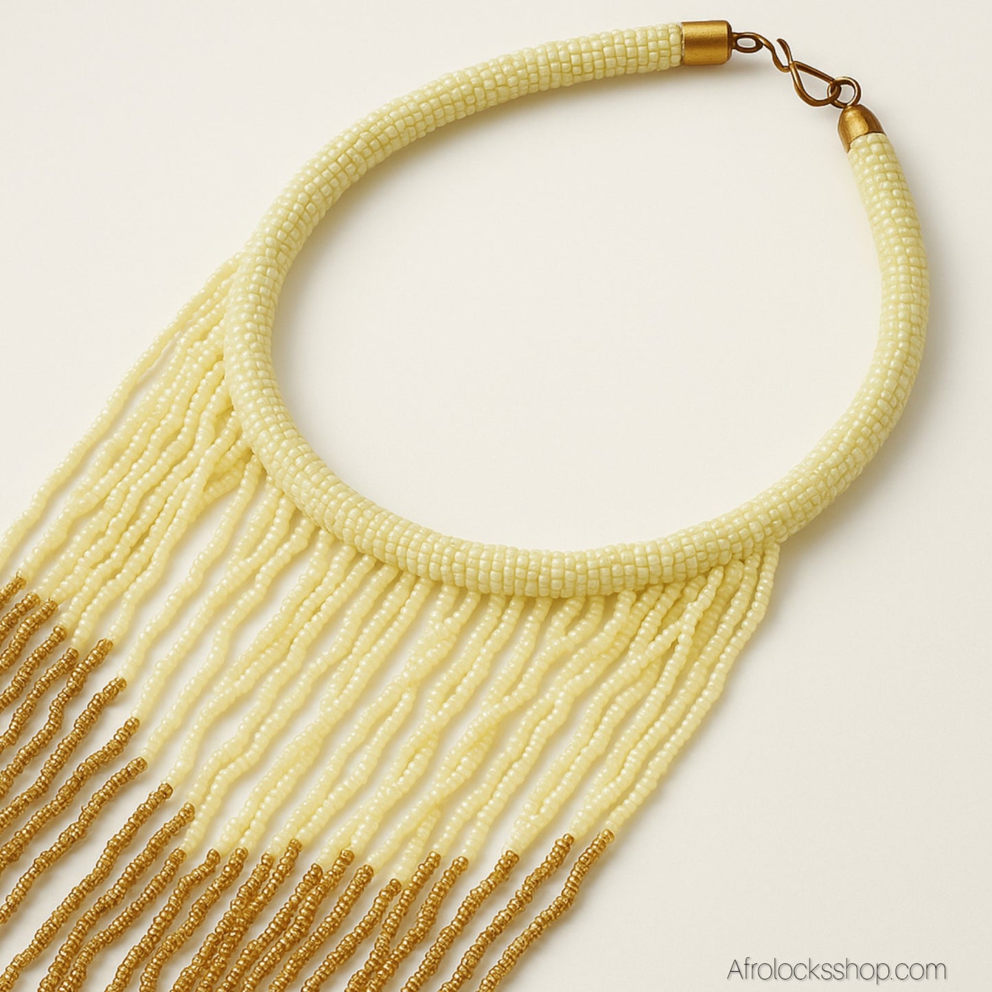 🌟 Collier plastron à franges perlées – fabrication artisanale Kenya