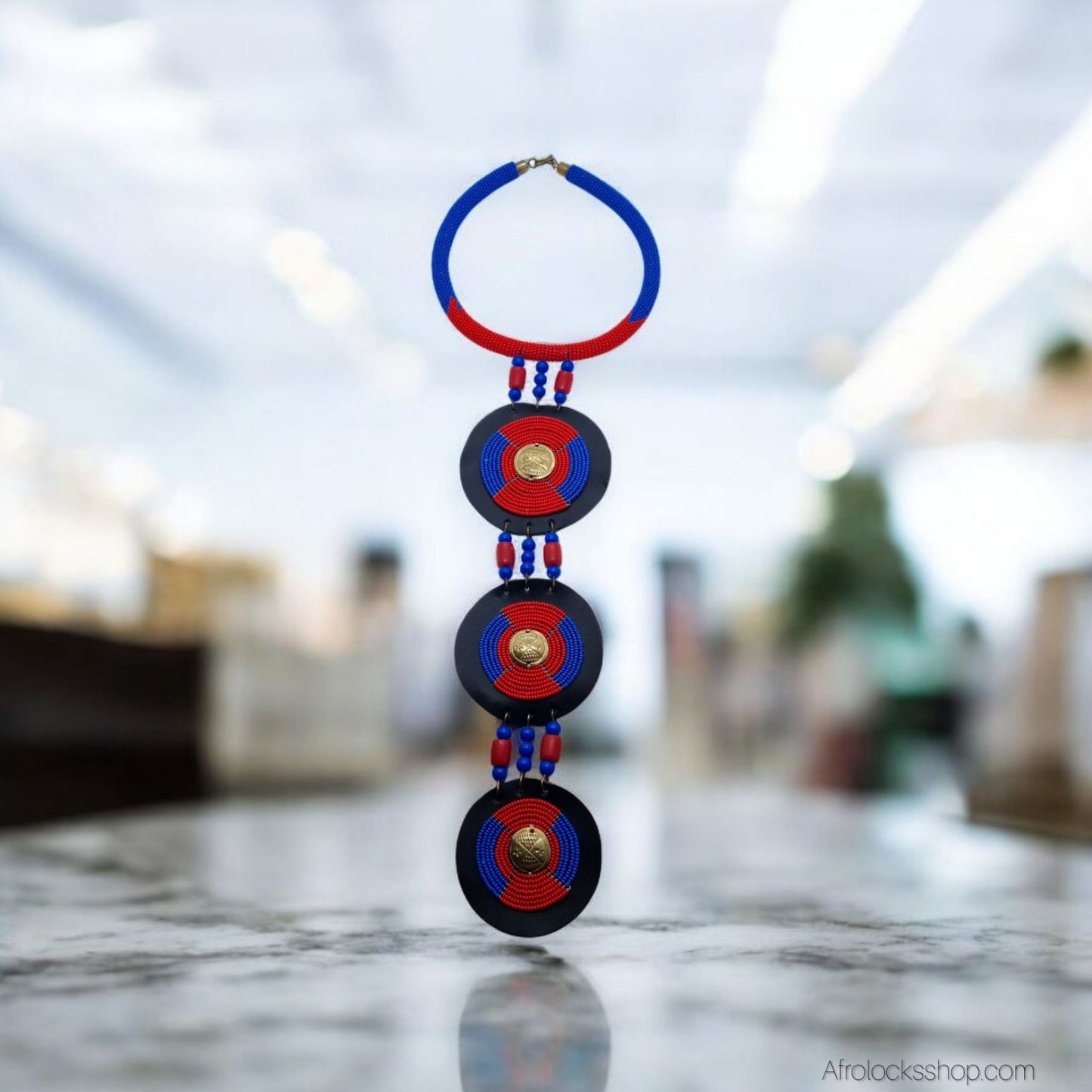 Collier plastron Maasai artisanal – cuir, laiton, crin & perles – 3 coloris