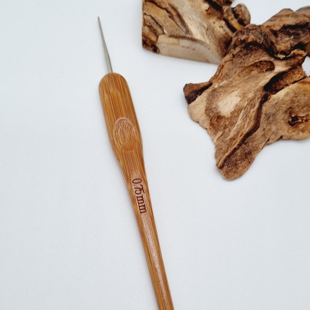 Crochet broderie manche bois bout pointu-SQ9240277