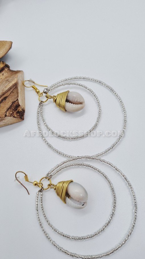 Boucles d'oreilles africaines made in kenya créoles perles et cauri