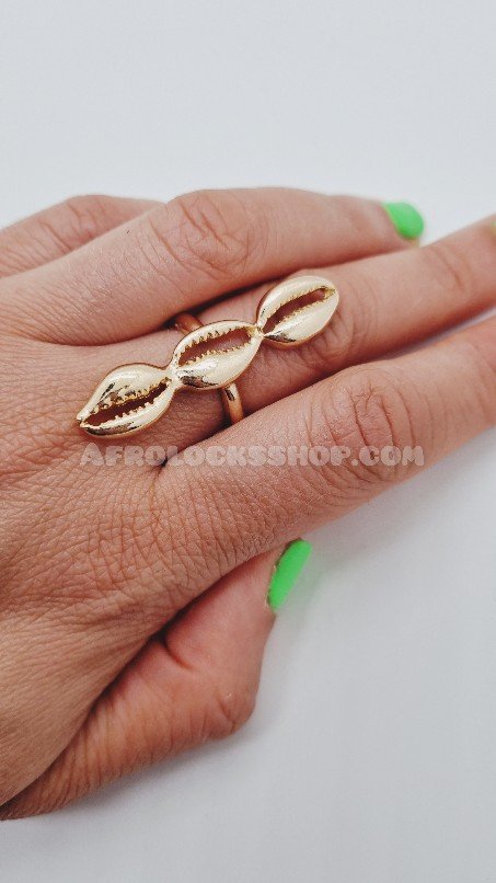 Bague ornée de 3 cauris en laiton et son lot de bagues