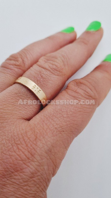 Bague ornée de 3 cauris en laiton et son lot de bagues