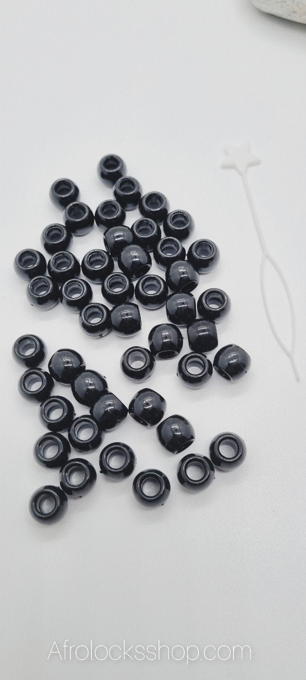 Perles noires en plastique