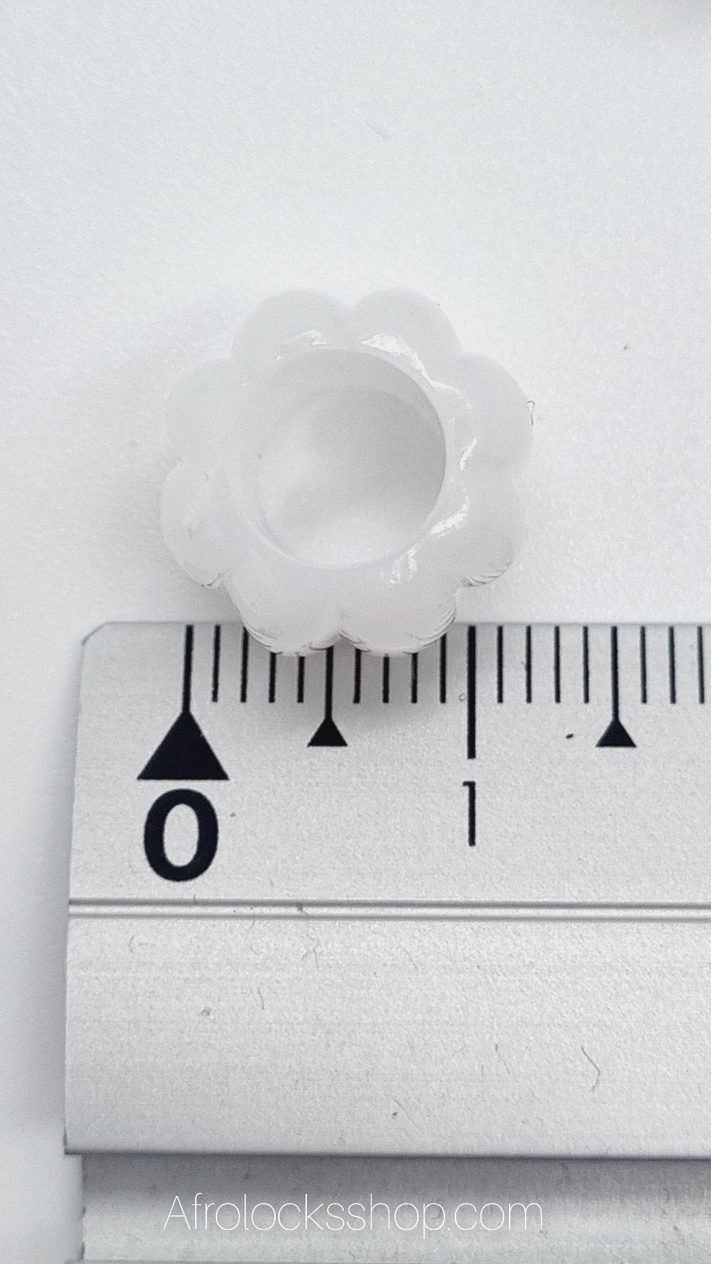 Perles blanches à stries