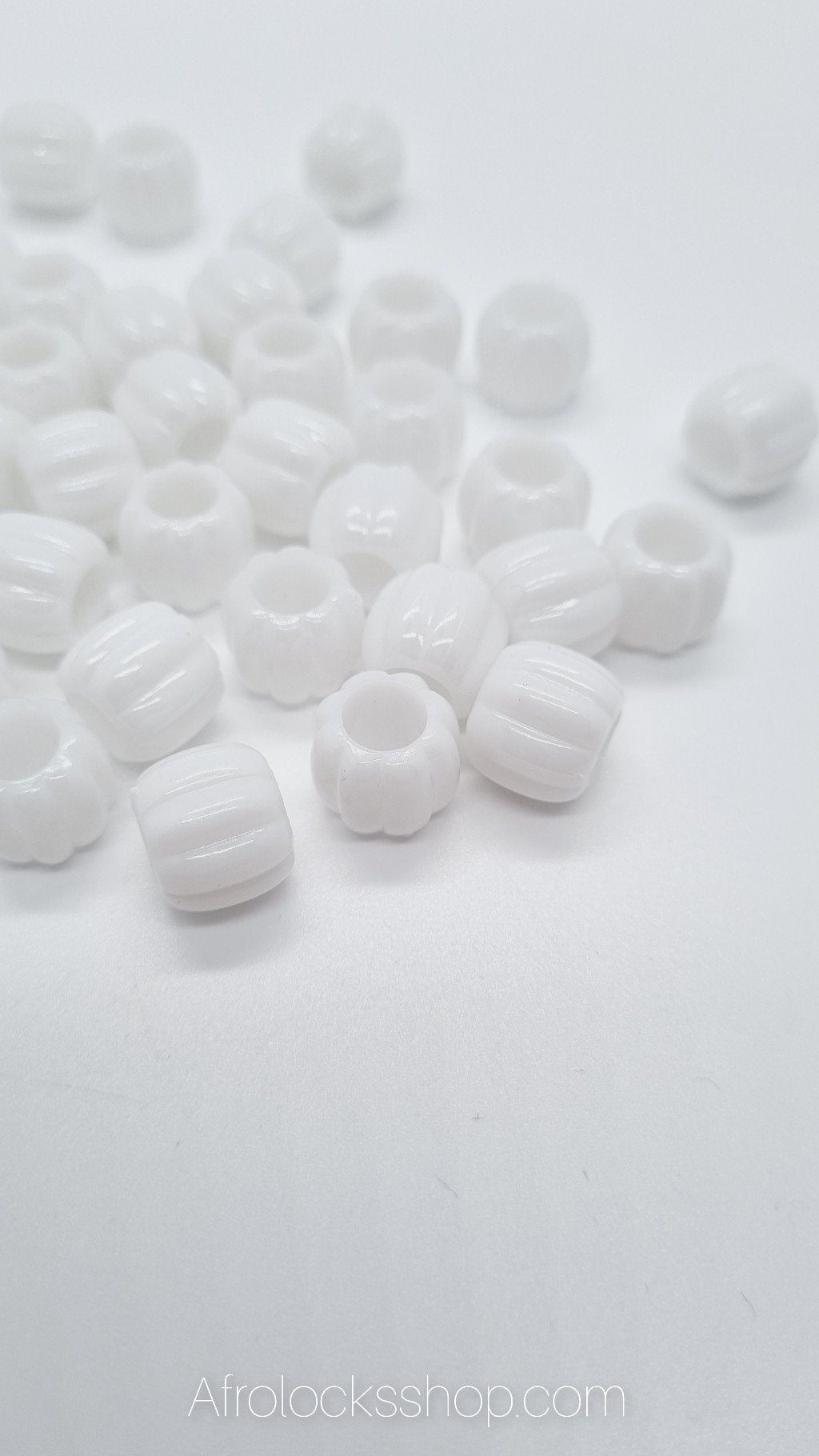 Perles blanches à stries