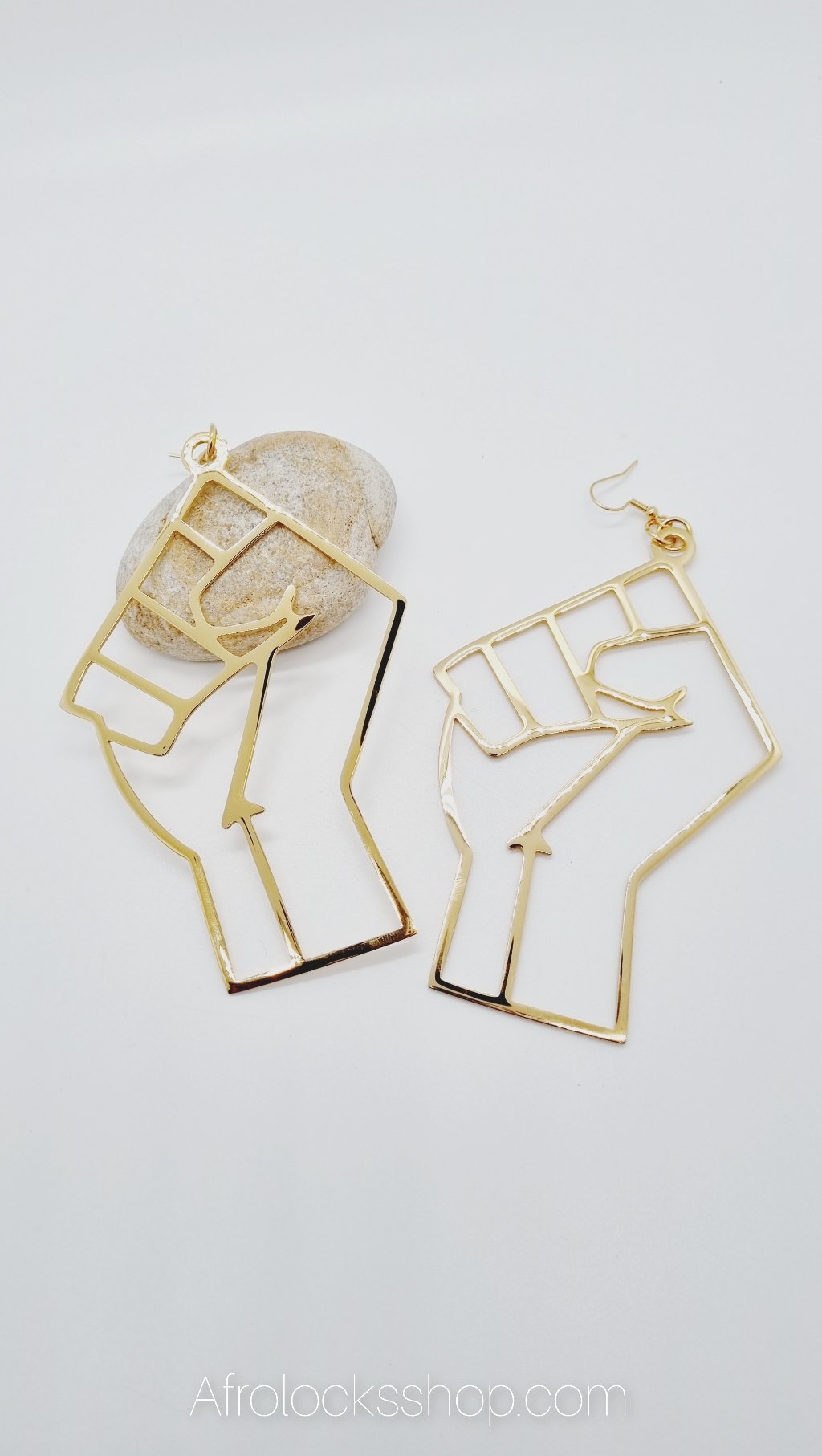 Boucles d'oreilles plaqué or poing levé-SQ0878824