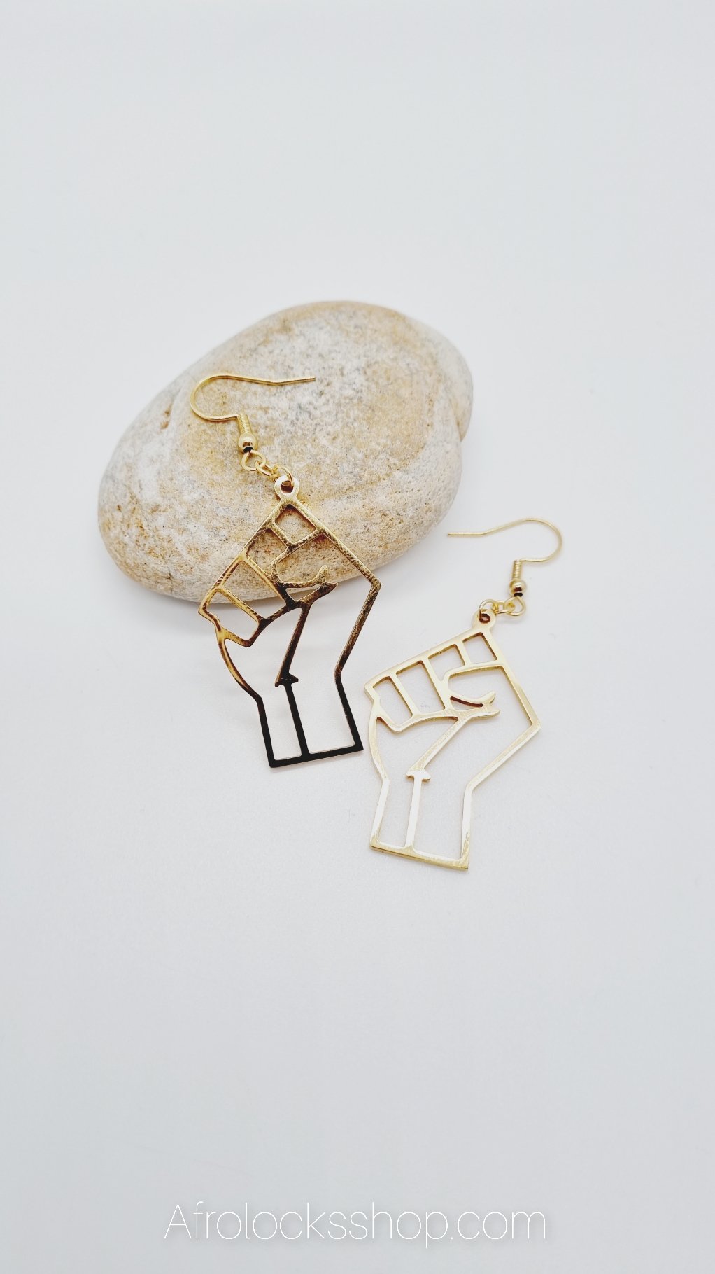 Boucles d'oreilles plaqué or poing levé-SQ0878824