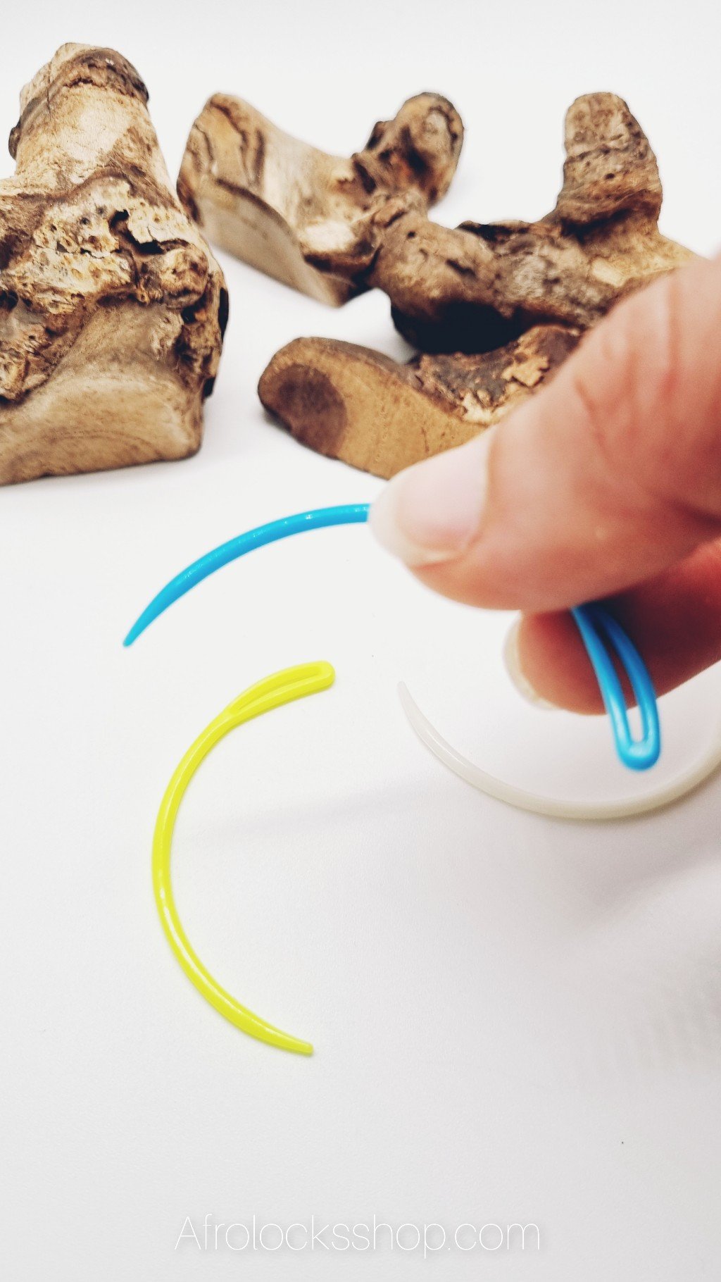 Crochet microlocks aiguille gros trou