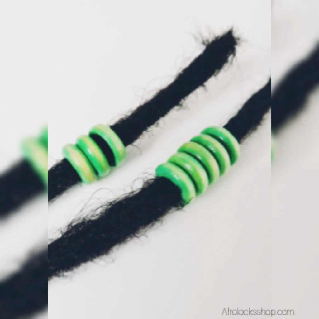 Lot100perlesvert1.4cmtrou7mmtresseslocks1 - Afro Locks Shop