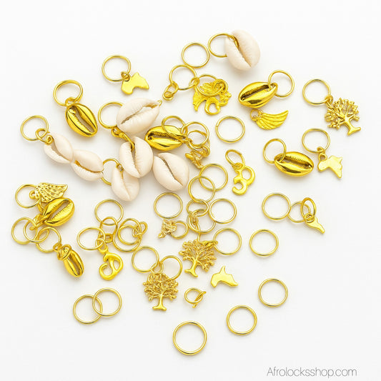 Lot 50 anneaux bijoux cheveux dorés – mix charms (cauris naturels, Afrique, arbre de vie, feuilles + anneaux simples)