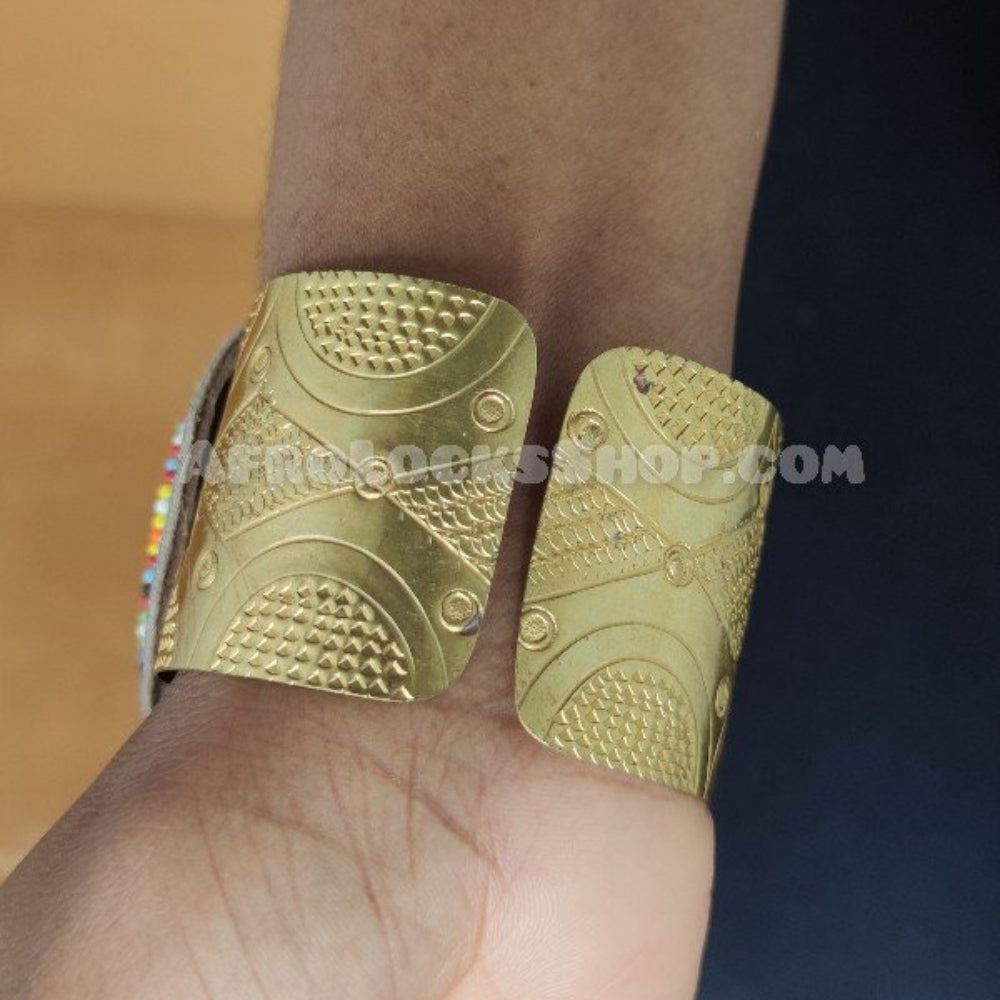 Authentique bracelet tribal africain orné de perles