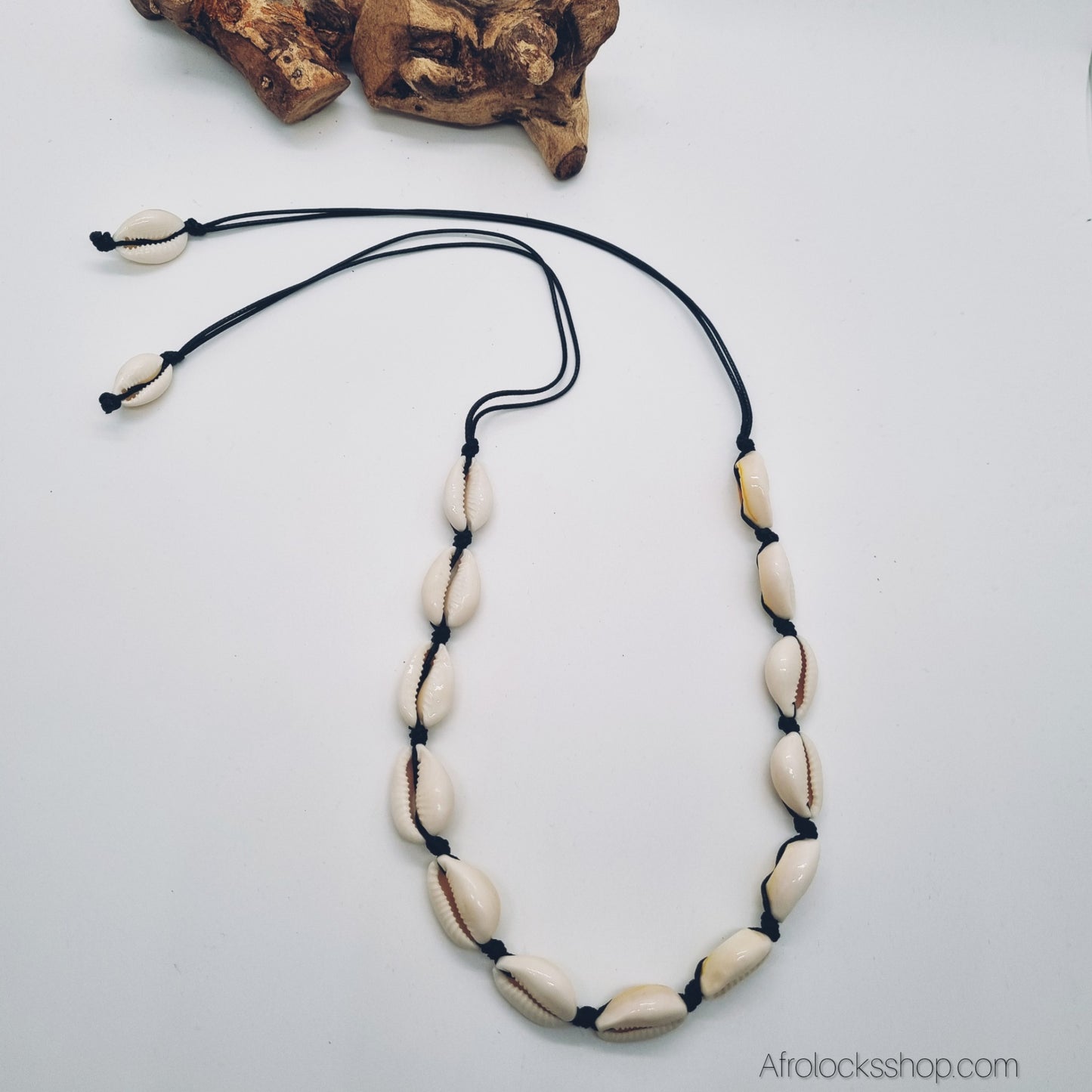 Parure cauris naturels – collier + bracelet ajustables (cordon noir)