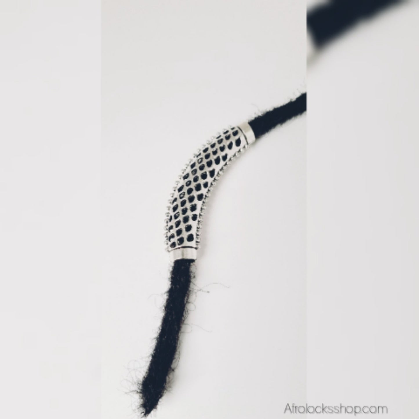 Perle de locks courbée 6,5 cm (trou 7 mm) – Finition argent vieilli