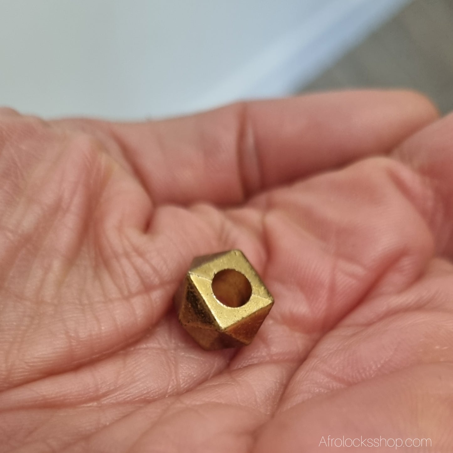 Perles octogonales or vieilli – lot 30 g (≈40-50) • trou 5 mm • spécial locks & tresses