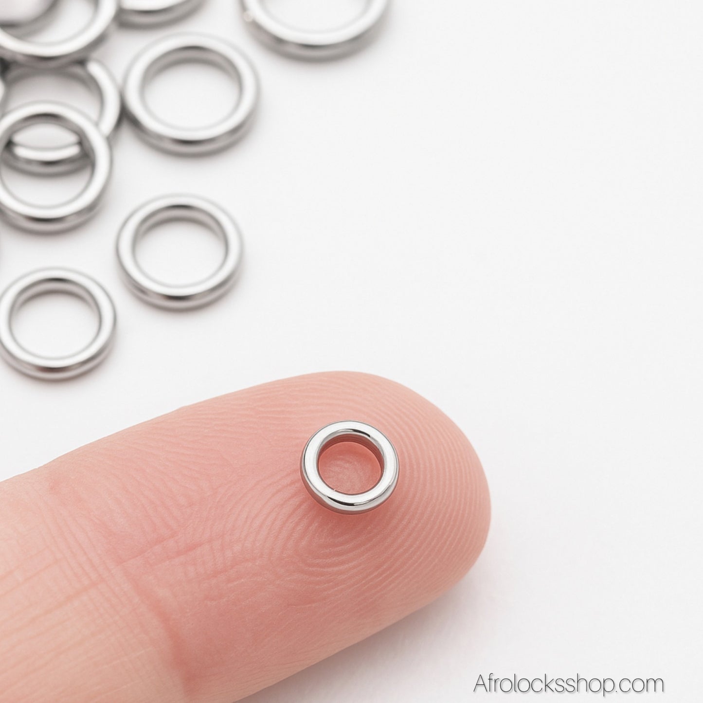 Anneaux premium pour microlocks & Sisterlocks (20 pcs) – inox & dorure épaisse ✨