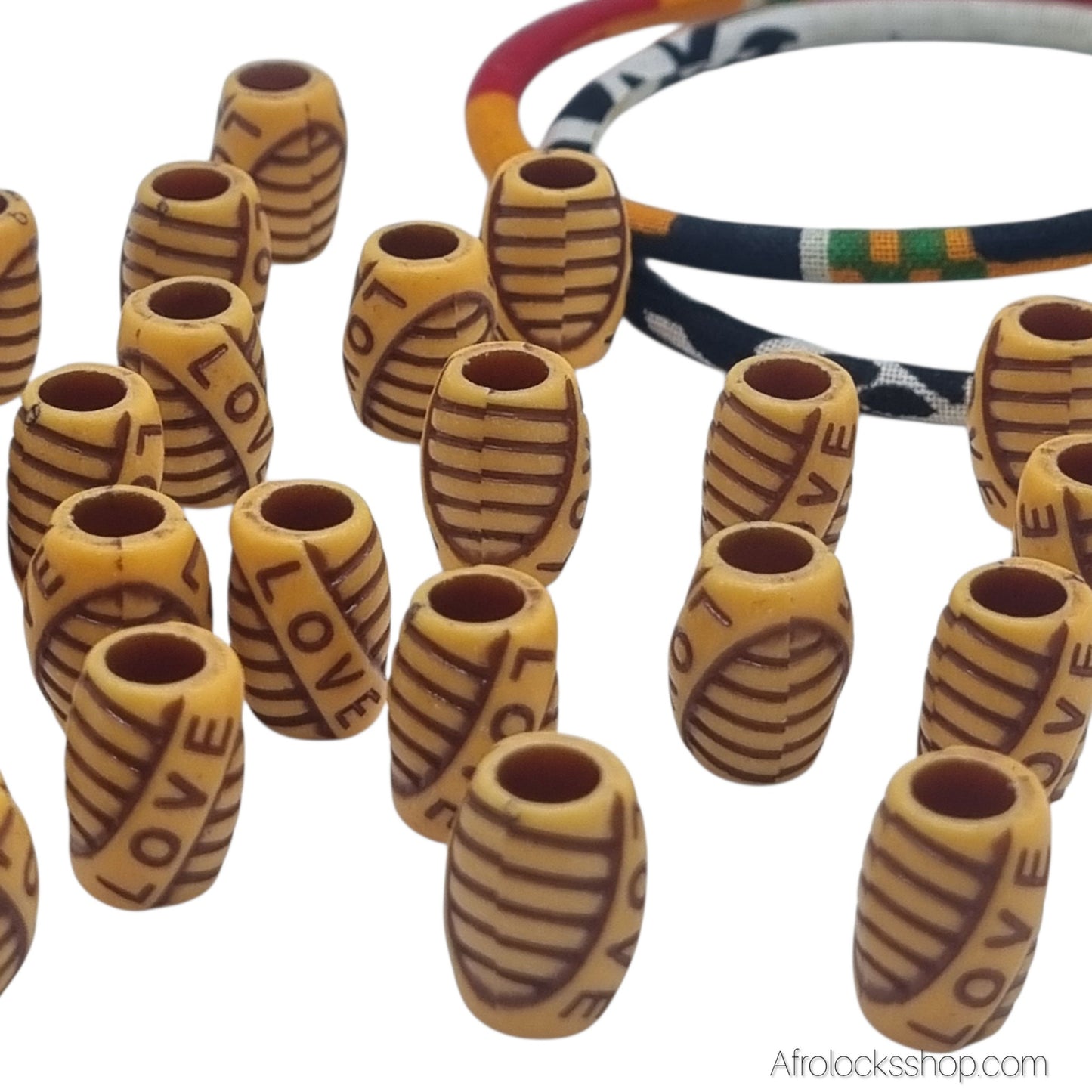 Perles “LOVE” – Lot 25 g (≈25 pcs) • Imitation bois – Trou 5 mm • Locks, tresses & DIY ✨