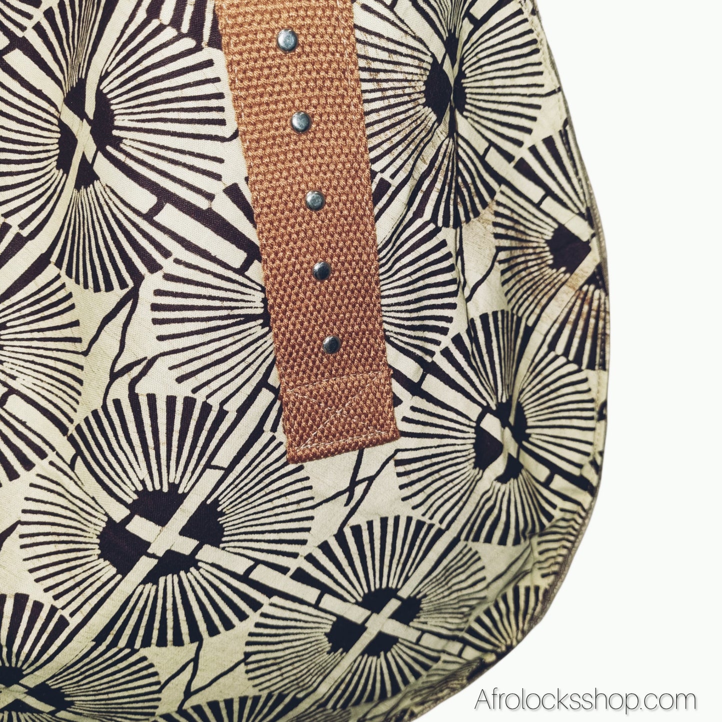 Sac rond en wax – pièce unique 40 cm, poche intérieure & bouton-pression (fait main en France)