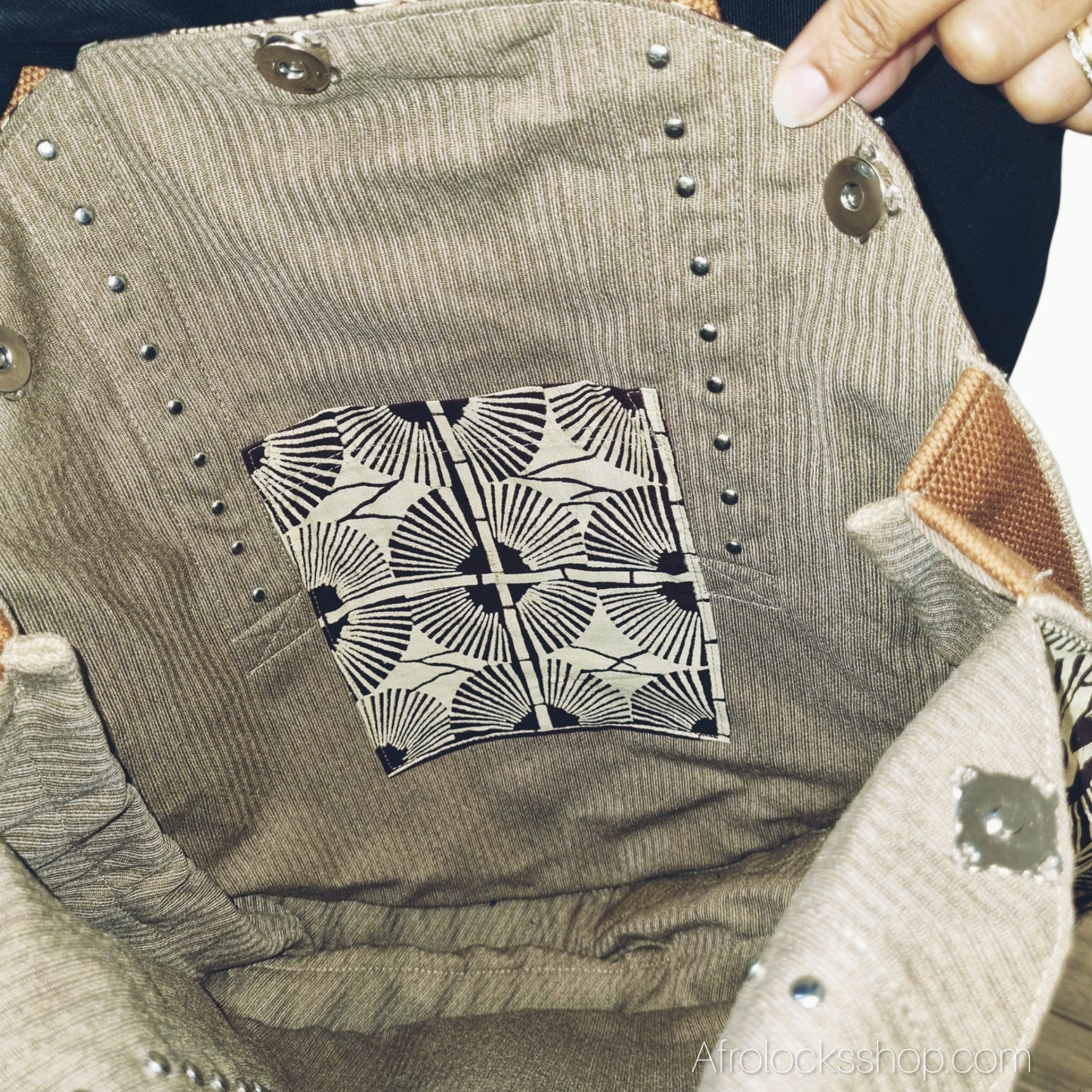 Sac rond en wax – pièce unique 40 cm, poche intérieure & bouton-pression (fait main en France)