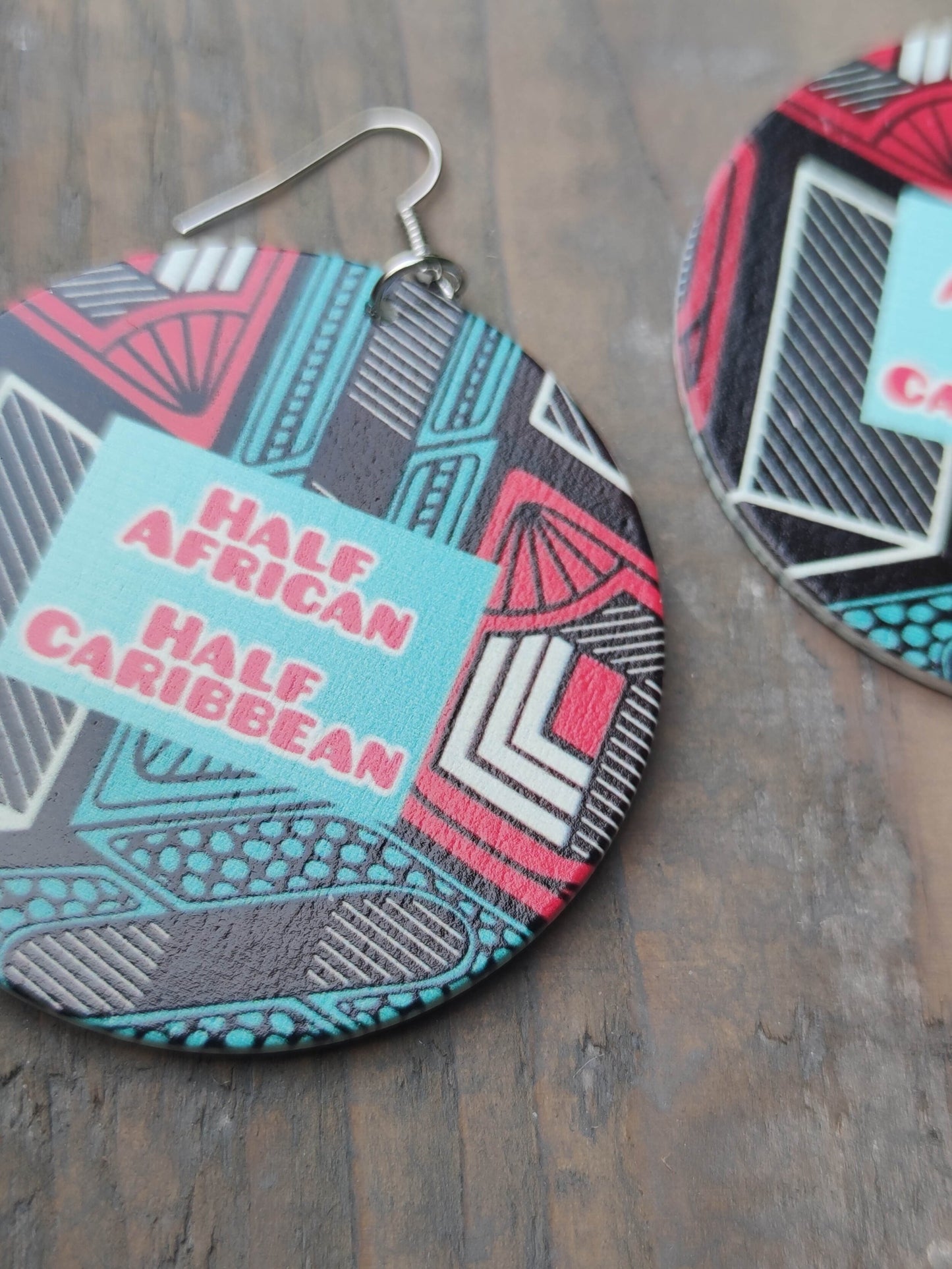 Boucles d'oreilles half african half caribbean - rondes bois imprimé wax kente