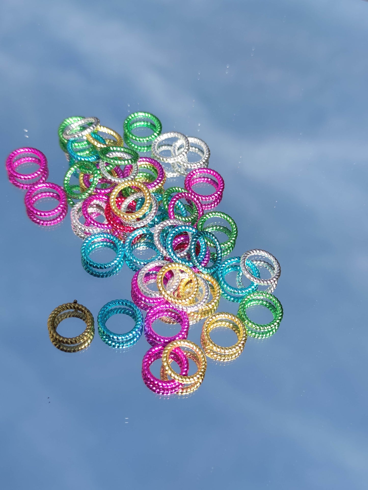 Anneaux colorés perles - déco dreadlocks tresses afro braids locs lot de 50