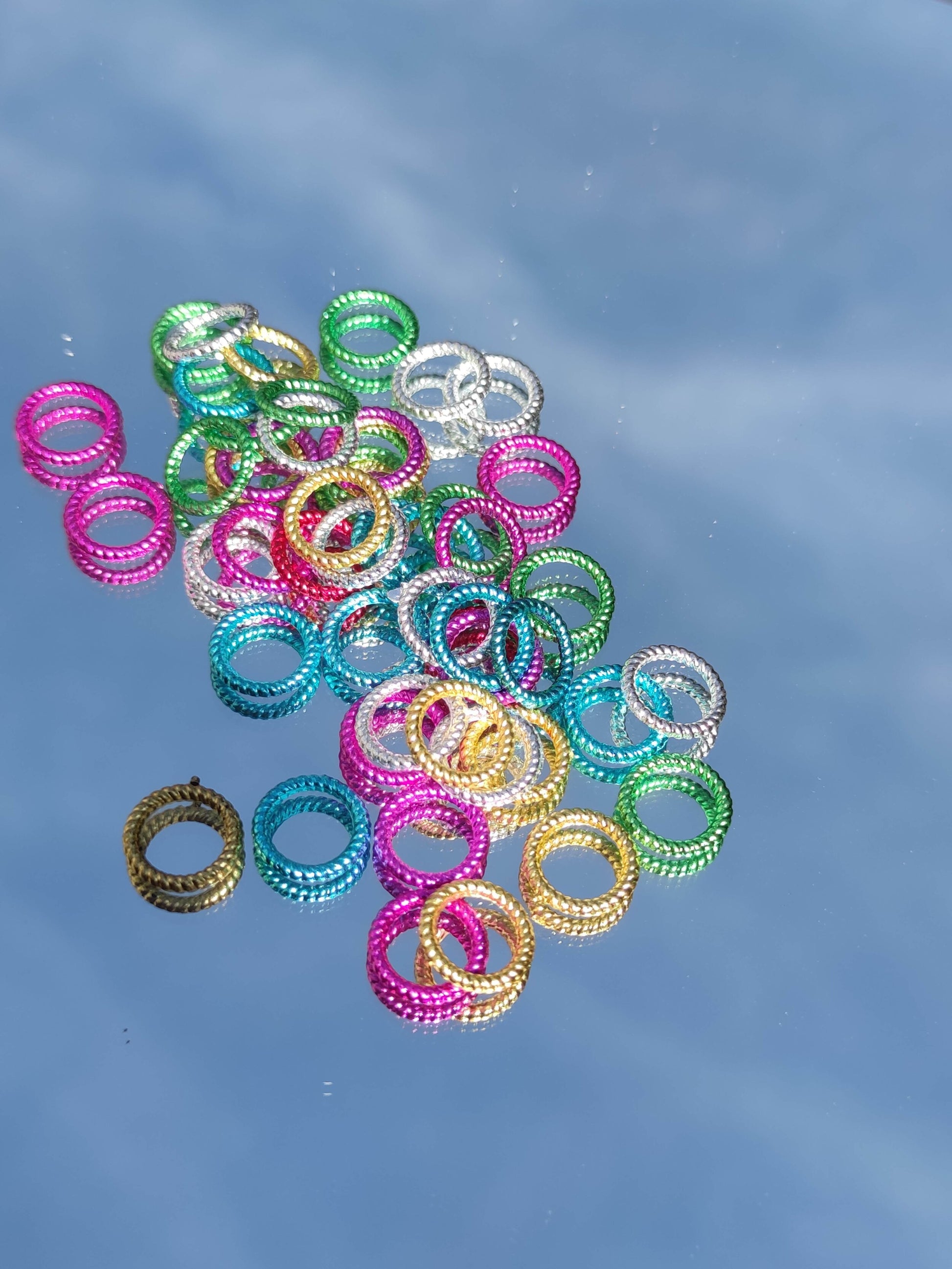 Anneaux colorés perles - déco dreadlocks tresses afro braids locs lot de 50